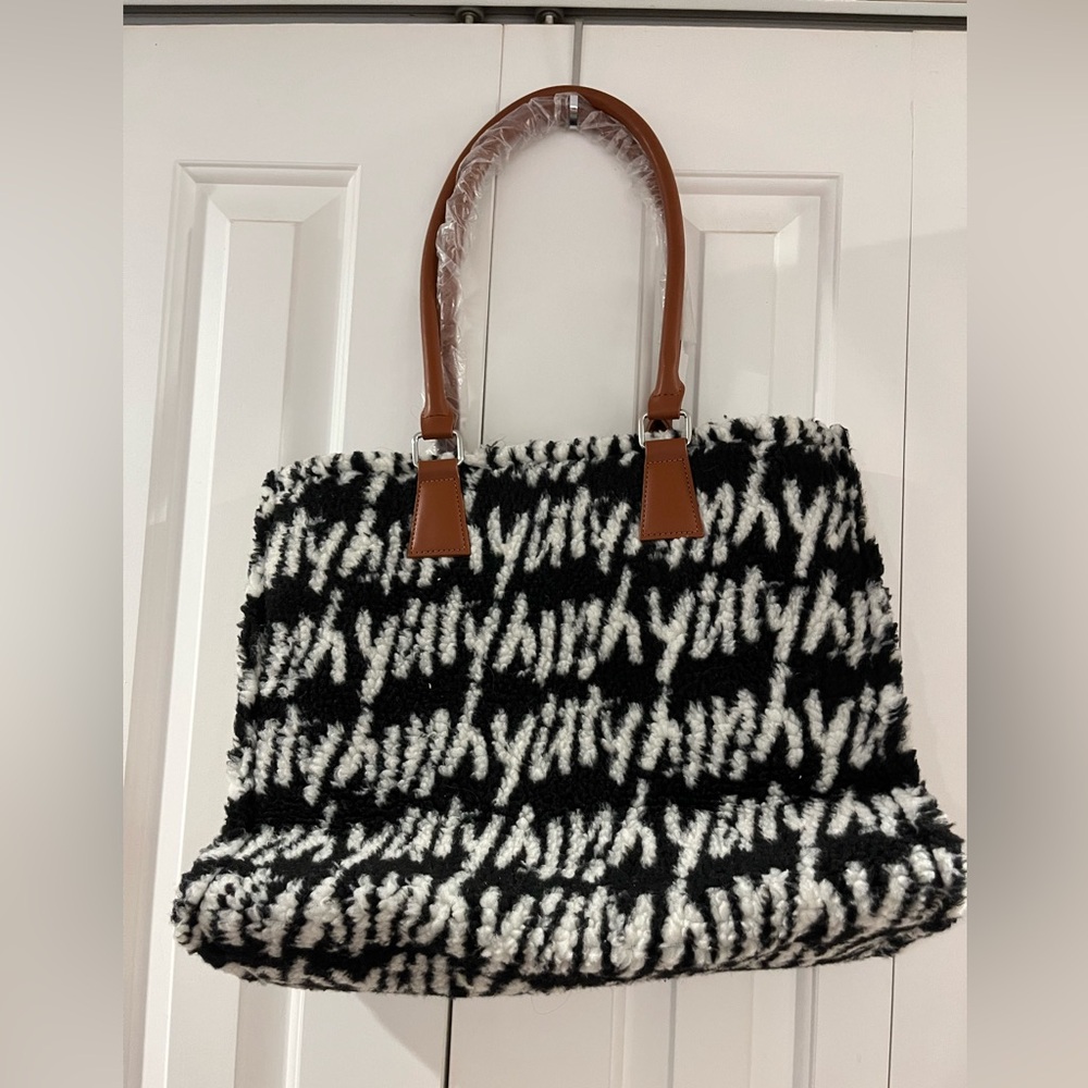 Yitty Major Label Plush Tote